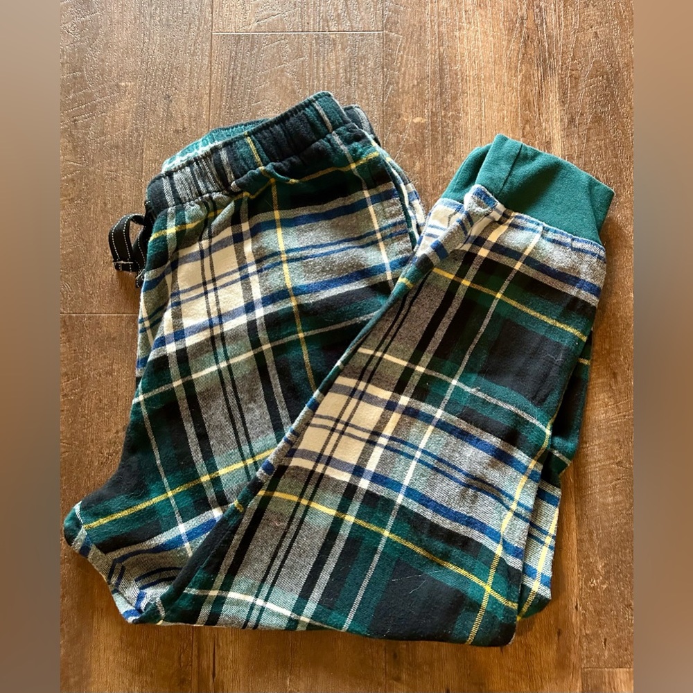 Old Navy flannel joggers. Worn once. Sz L.